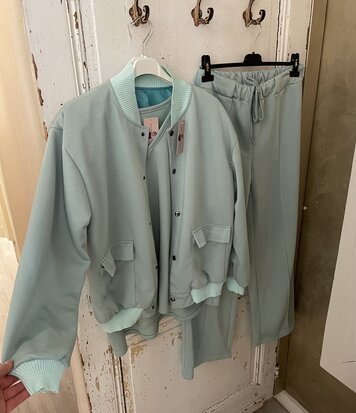 Comfy bomber mint