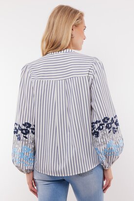 C&S Auburn blouse ice blue